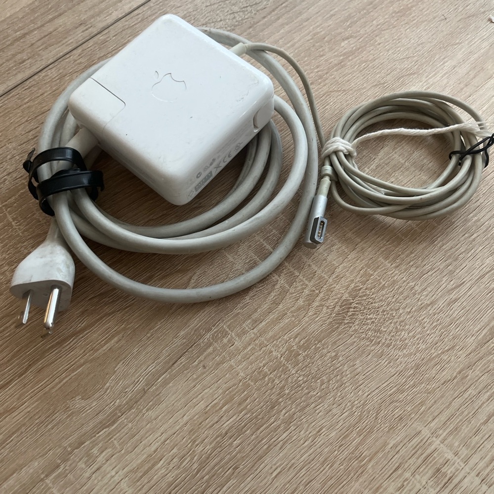 Apple Mac book / pro Power Adapter charger Cable - 60 W - Picture 3 of 7